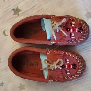 Minnetonka pink moccasins